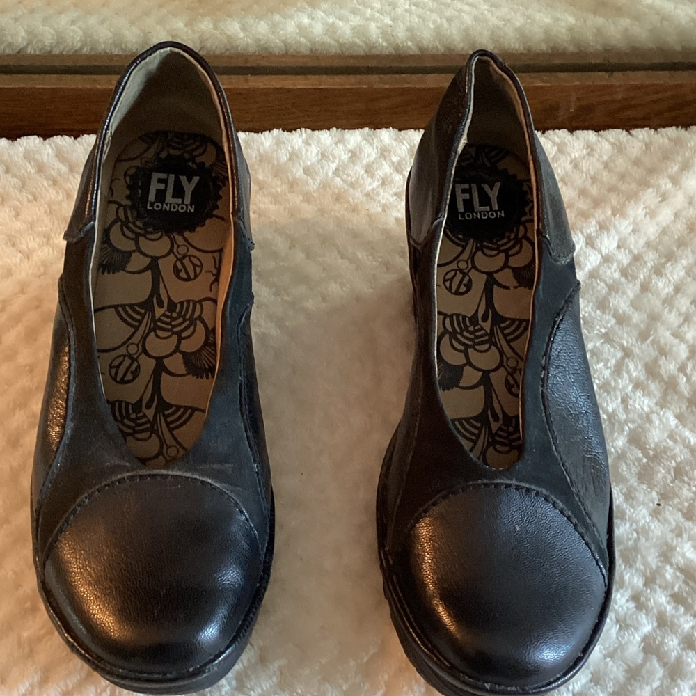 Fly London Women's Black Leather Flats